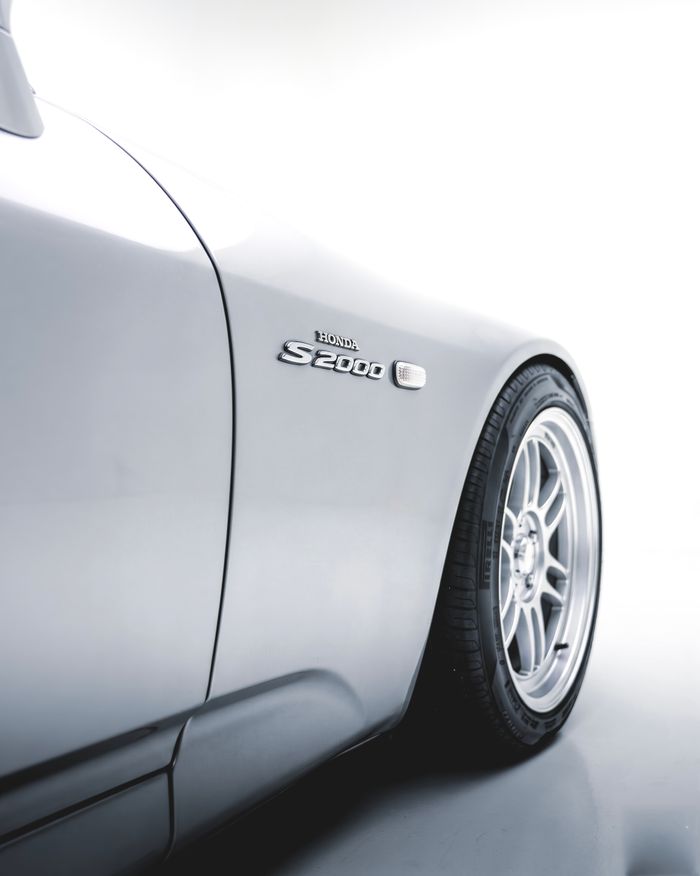 Detailed view of Honda S2000 rear wheel, emphasizing design and elegance against a white background.